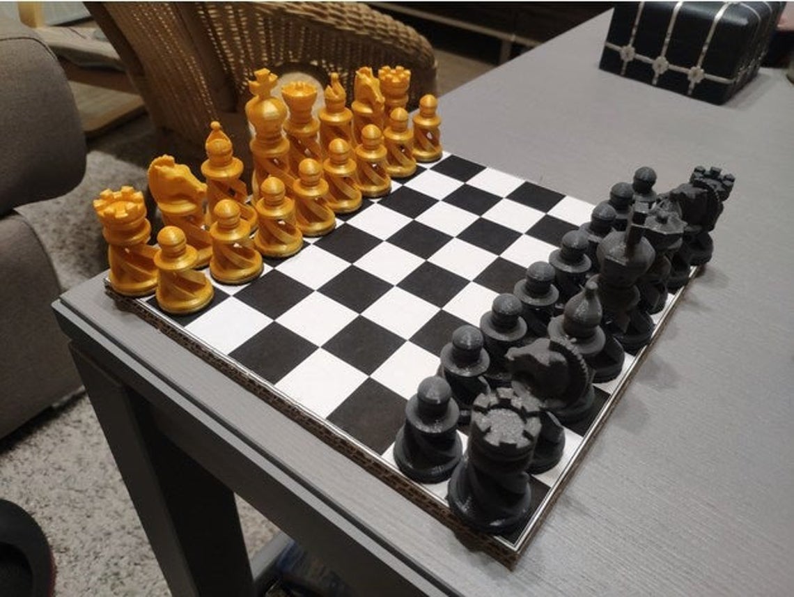 lawaai Tot ziens Controversieel Elegant Spiral Chess Set - Vesper Workshop of Vermont